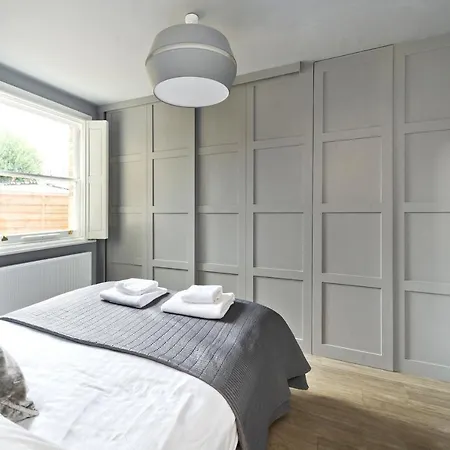 Apartment Stylish Family By Twickenham Stadium By Underthedoormat London