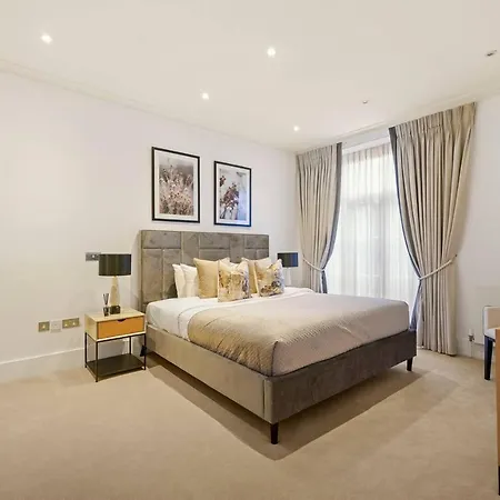 Stylish Family Near Kensington High Street * London
