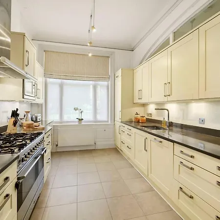 Apartment Stylish Family Near Kensington High Street