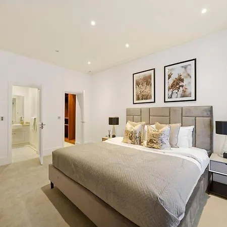 Stylish Family Near Kensington High Street Apartment *