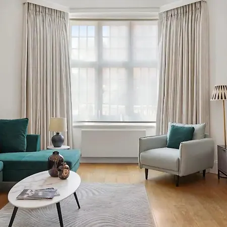 Stylish Family Near Kensington High Street London