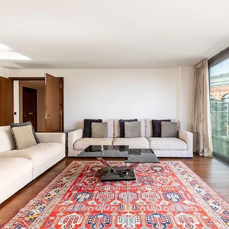 Beautiful 4 Bed Abode Near Imperial Wharf Apartment *