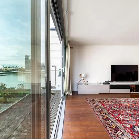 Apartment Beautiful 4 Bed Abode Near Imperial Wharf London
