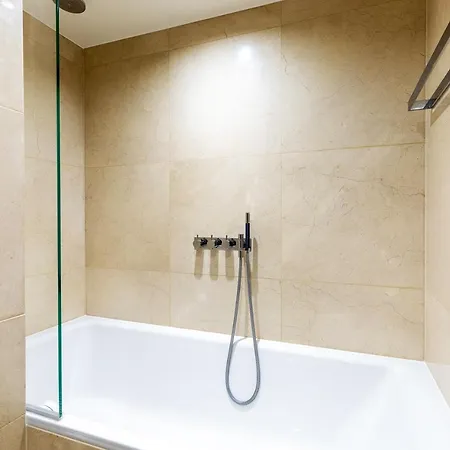 Beautiful 4 Bed Abode Near Imperial Wharf * London