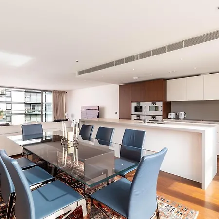 Beautiful 4 Bed Abode Near Imperial Wharf