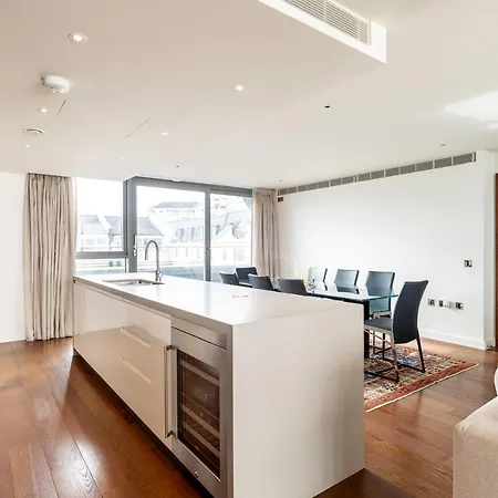 Beautiful 4 Bed Abode Near Imperial Wharf Apartment *
