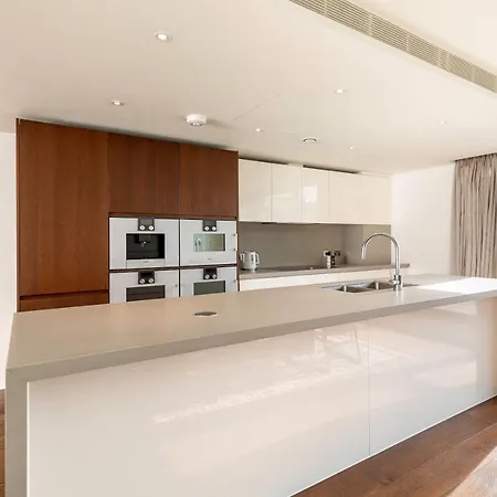 Beautiful 4 Bed Abode Near Imperial Wharf * London