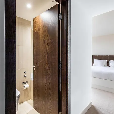 Beautiful 4 Bed Abode Near Imperial Wharf Apartment *