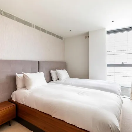 Beautiful 4 Bed Abode Near Imperial Wharf Apartment