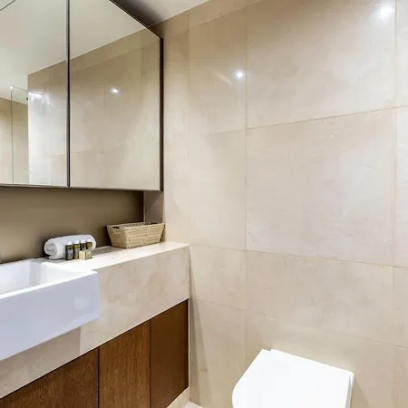 Beautiful 4 Bed Abode Near Imperial Wharf