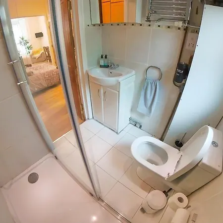 Lovely&bright Flat Close To *