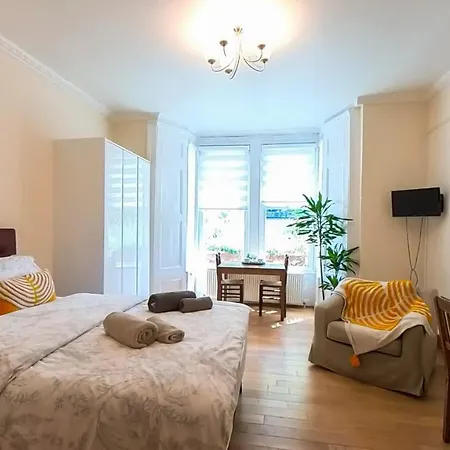 Lovely&bright Flat Close To * London