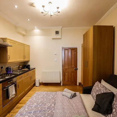 Lovely&bright Flat Close To *
