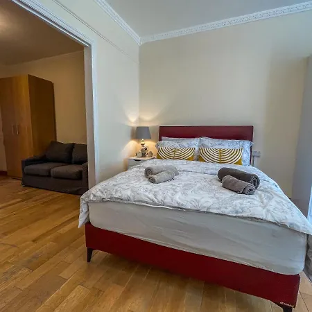 Lovely&bright Flat Close To Apartment