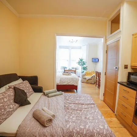 Lovely&bright Flat Close To *