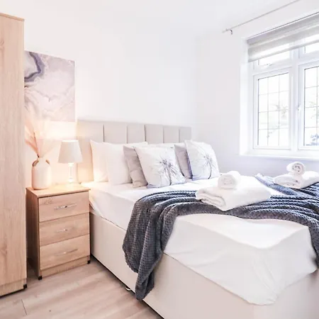 2 Bed - Great Location Apartment