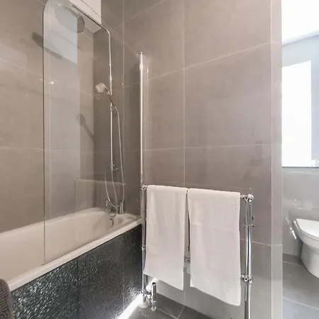 Beautifully Presented Centrally Located