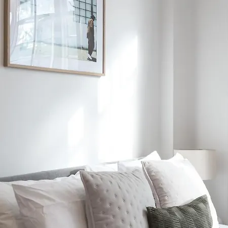 Apartment Beautifully Presented Centrally Located