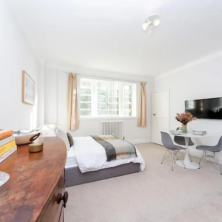 Beautifully Presented Centrally Located London