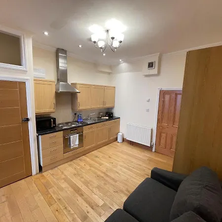 Lovely&bright Flat Close To *
