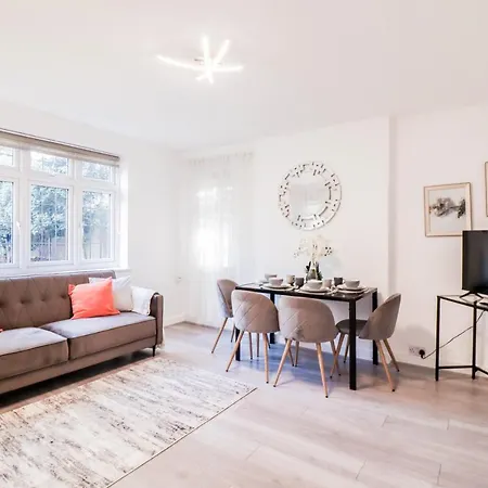 2 Bed - Great Location Apartment *
