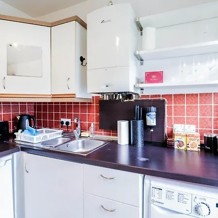 2 Bed - Great Location * Hendon