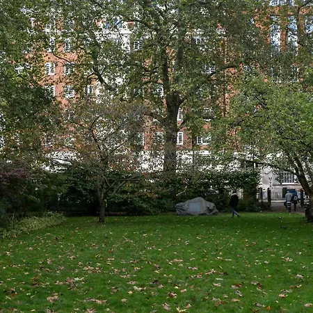Beautifully Presented Centrally Located Apartment
