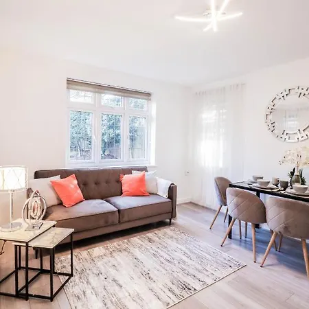 Apartment 2 Bed - Great Location