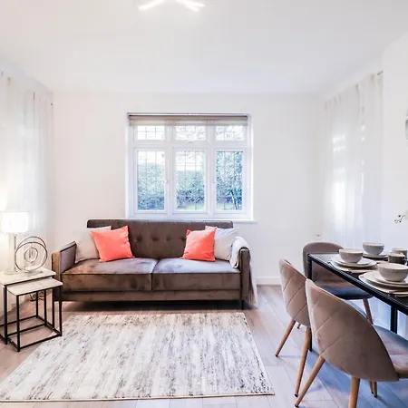 2 Bed - Great Location Hendon