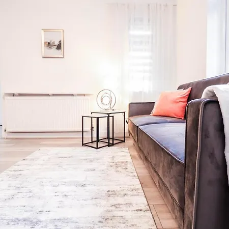 Apartment 2 Bed - Great Location *