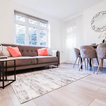 2 Bed - Great Location Apartment