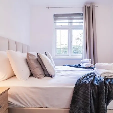 2 Bed - Great Location * Hendon