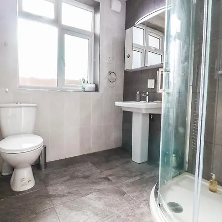 2 Bed - Great Location Apartment Hendon