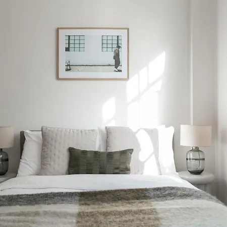 Beautifully Presented Centrally Located * London