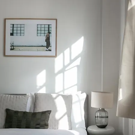 Beautifully Presented Centrally Located