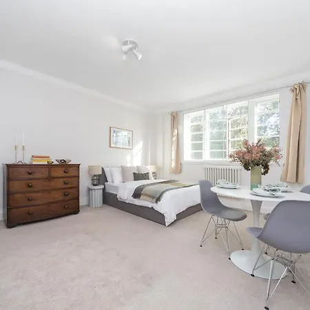 Beautifully Presented Centrally Located * London