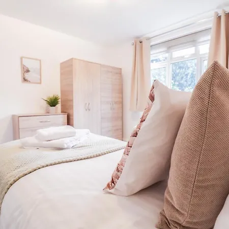 2 Bed - Great Location Hendon