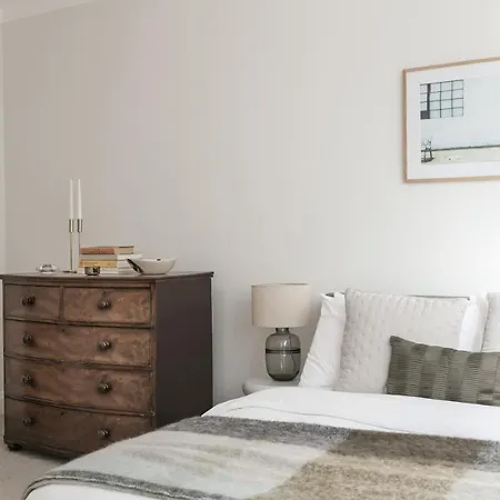 Beautifully Presented Centrally Located *