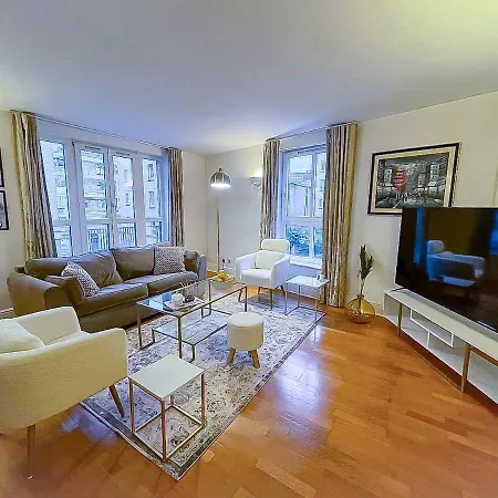 Apartment Luxury 2 Bedroom In Central At Affordable Rates