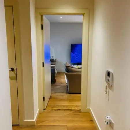 Apartment Luxury 2 Bed In Colindale Hendon