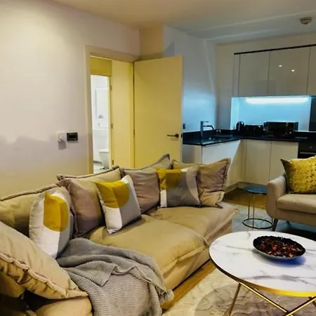 Luxury 2 Bed In Colindale Apartment *