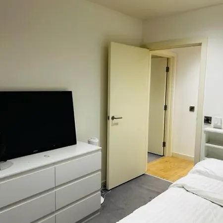 Luxury 2 Bed In Colindale * Hendon
