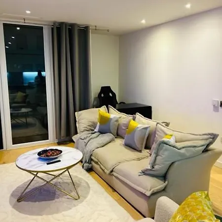 Luxury 2 Bed In Colindale Apartment