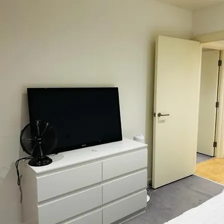 Apartment Luxury 2 Bed In Colindale *