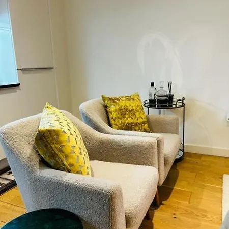 Apartment Luxury 2 Bed In Colindale *