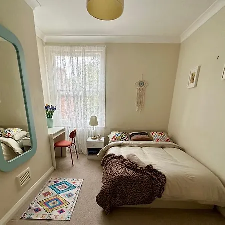 Homestay Cosy 3 Bedroom Flat Nearby Willsden London