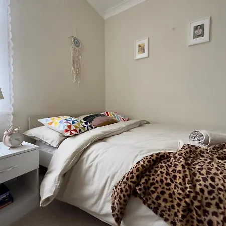 Cosy 3 Bedroom Flat Nearby Willsden London