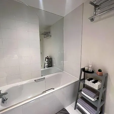 Luxury 2 Bedroom In Central At Affordable Rates *