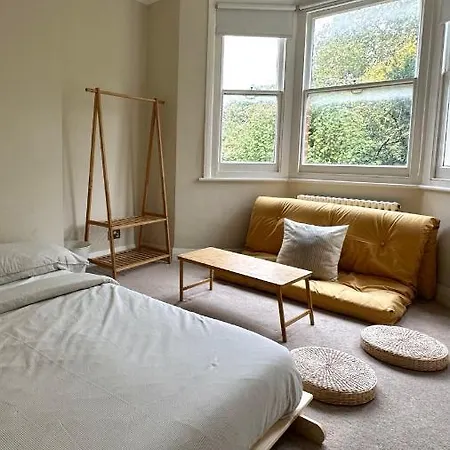 Cosy 3 Bedroom Flat Nearby Willsden *