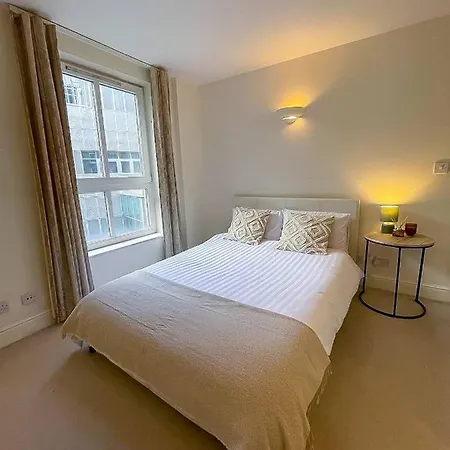 Luxury 2 Bedroom In Central At Affordable Rates *